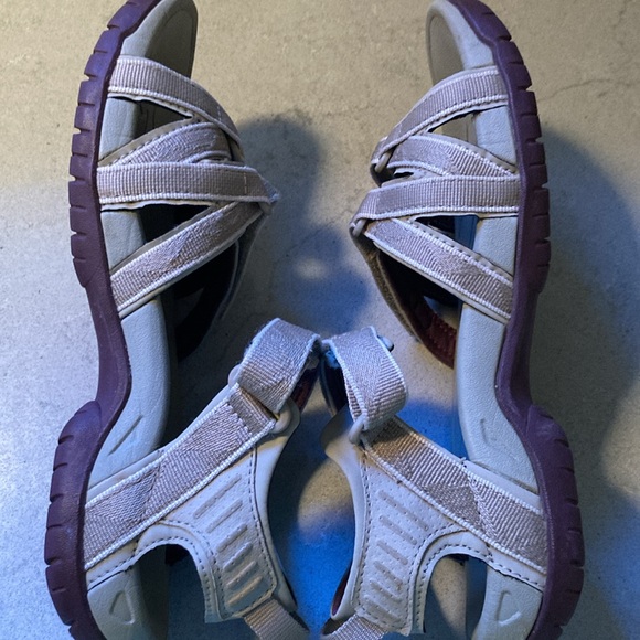 Teva Tirra Like New size 7 - Picture 4 of 7